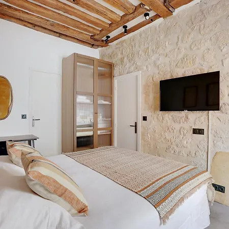 Nochichi Collections - Bastille Apartment