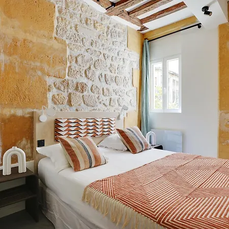 Nochichi Collections - Bastille Apartment