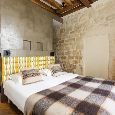Nochichi Collections - Bastille Apartment *