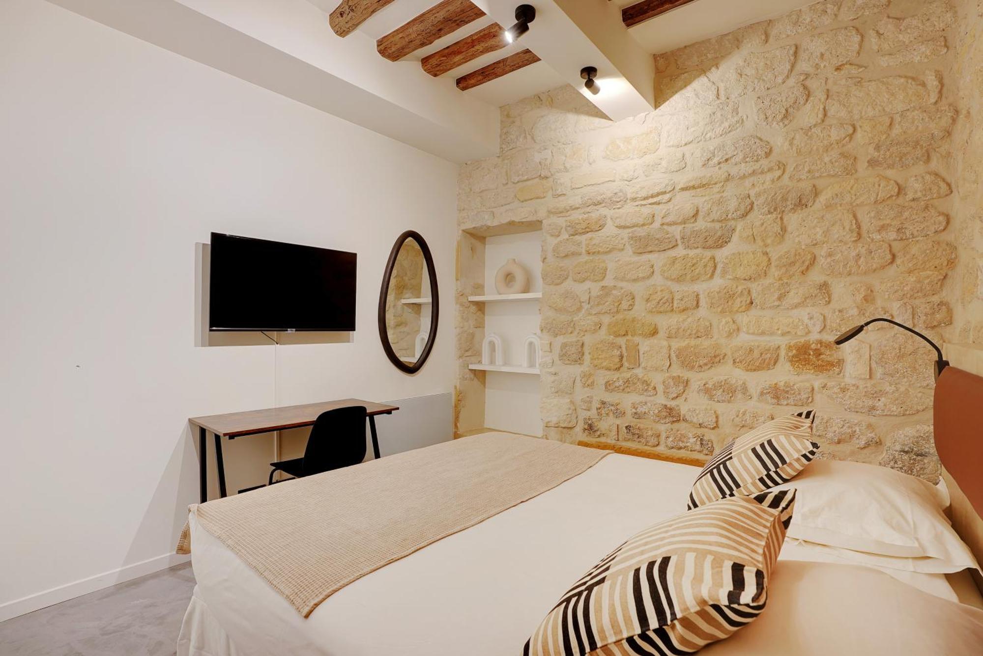 Nochichi Collections - Bastille Apartment